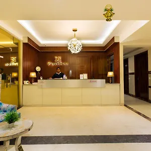 The Vegas By De Pavilion, Airport Hotel
