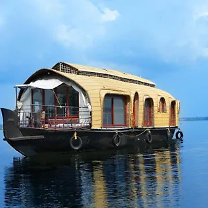 https://aqua-castle-houseboat-by-aqua-jumbo-houseboats.kerala-hotels.net